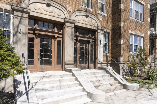 out side - Great 2 bedroom apartment on Commonwealth Ave, Fully renovated building