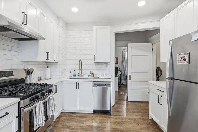 Kitchen - Renovated duplex 1 block from campus - 4 bedrooms, 2 bath Duplex