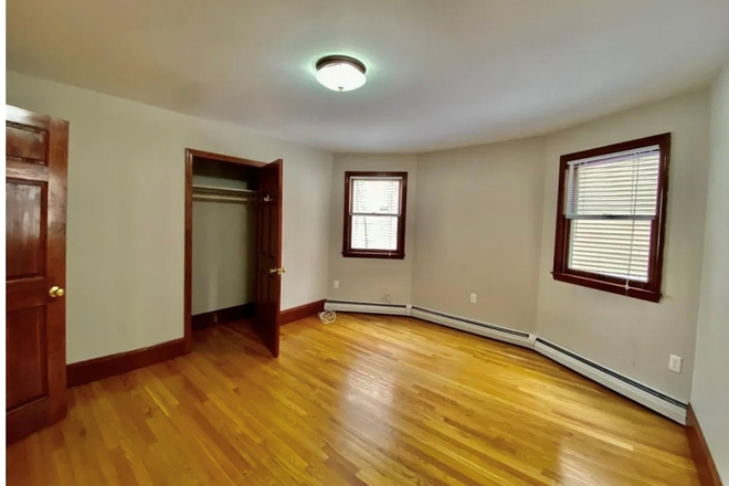 bed - Great location! charming condo building, near Harvard sq, redline,