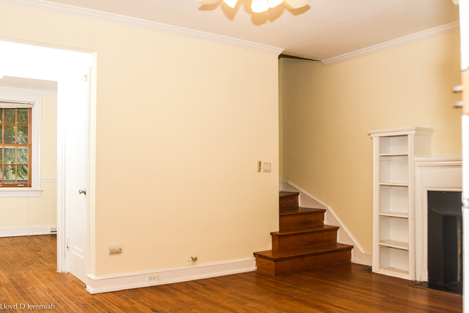 living room - Charming & sunny townhome, blocks to med school & main campus