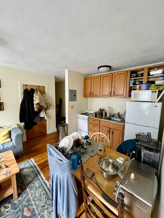 Kitchen - Top floor sublet in Symphony, steps away from Whole Foods (AVAIL DEC 15) Apartments