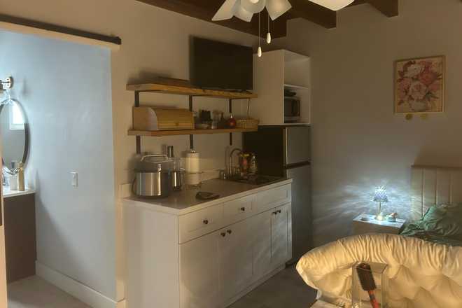 PLEASE NOTE: Current pictures demonstrate some of active renters furniture and decorative design - Efficiency/Studio in South Miami, walk to UM, available after November 16, 2025 House