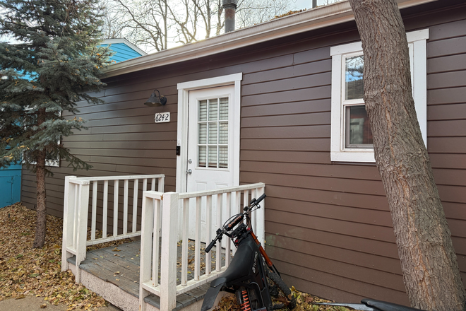 1 - ROOM FOR RENT: 624 MARINE ST