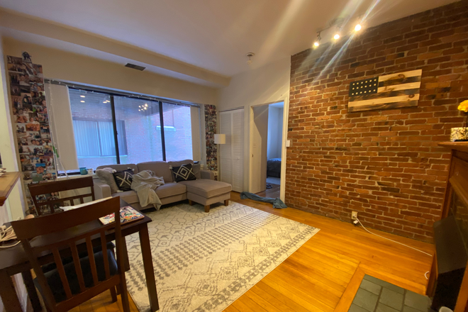 1 - 2 Bedroom condo on Gainsborough with large bedrooms