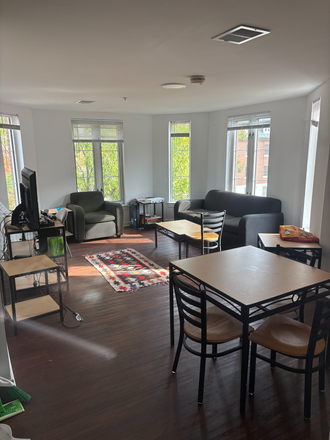 living room - South Campus Commons 2 Room Opening Apartments