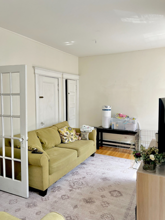 living room - Beautiful beacon hill 2b1b