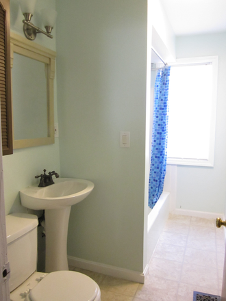 Bathroom 1 - Sublet Room in Somerville (August) Apartments