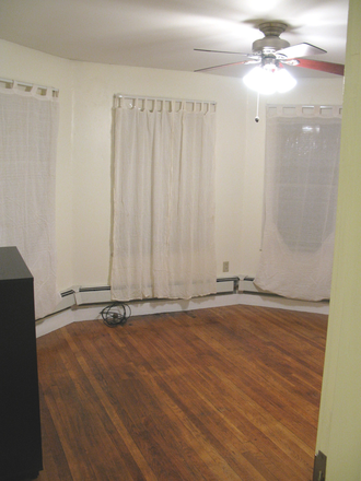 Bedroom 1 - 2 bedroom apt with parking, Beals Street, Coolidge Corner, Brookline 02446