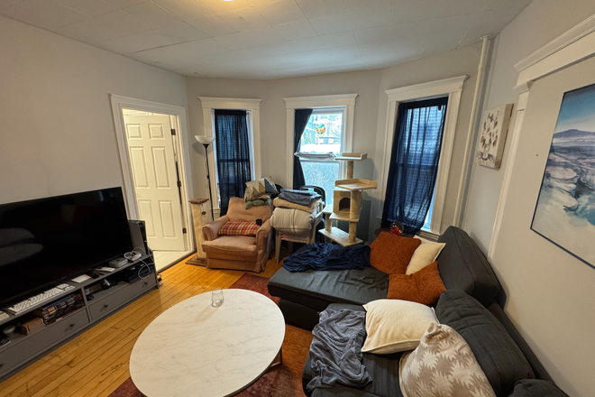 1 - SEPT 2026 - Wonderful Somerville 4b/2.5b, Student Ok, No Broker Fees! Apartments