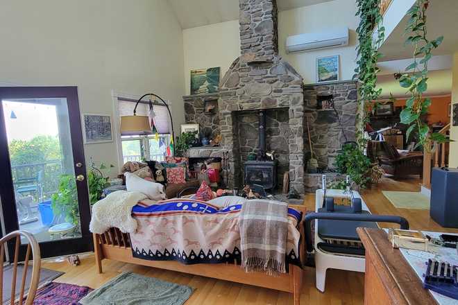 Sitting Area - Large Bedroom, Beautiful Jericho Home to Share