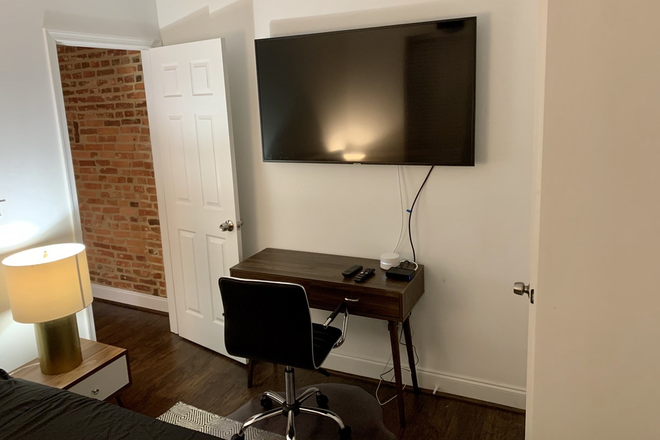 Bedroom - Cozy Bedroom near John Hopkins /Patterson Park/Greektown Townhome