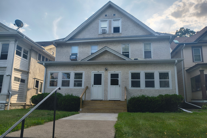 Whole house is a duplex - Student Housing Close to St. Thomas |&nbsp;Looking for a third and/or fourth Roommate!