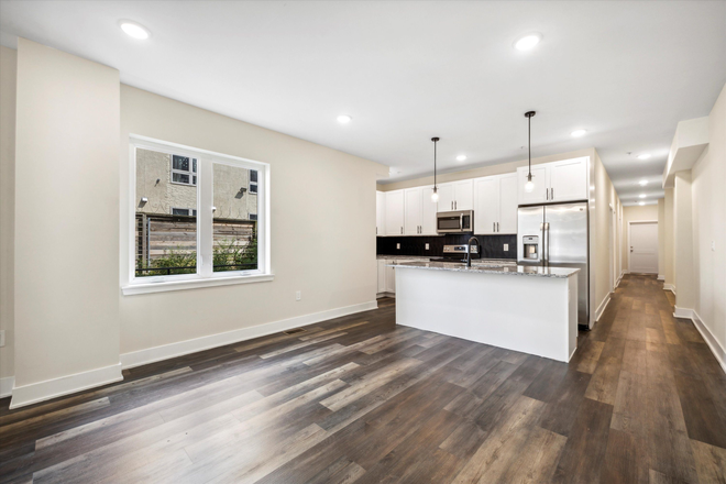 Kitchen - 1804 W Berks St - 3 to 6 Bedroom Layouts with Roofdeck + Patio Apartments