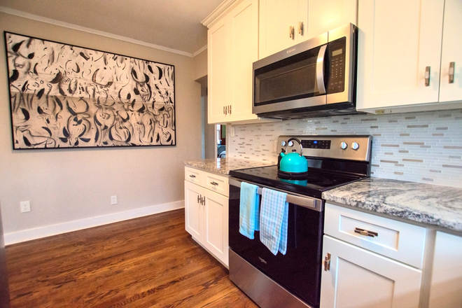 Updated kitchen with lots of storage, fully stocked for all your cooking needs! - Nature Retreat Close to Downtown House