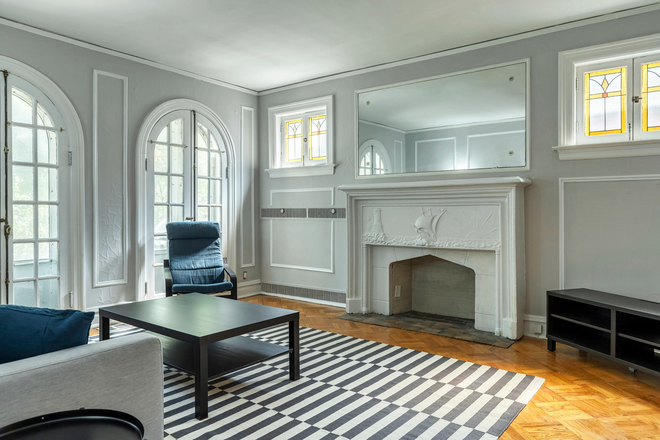 Living Room - 3-Bed 2-Bath Hi-End Condo on Forsyth!