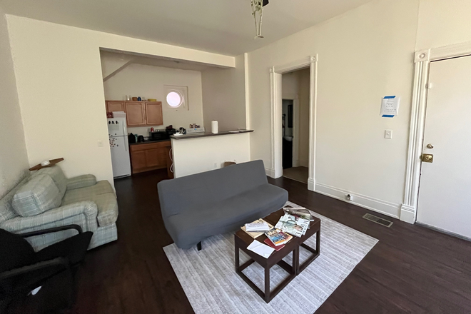 shared living room - Apartment Close to Campus