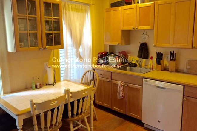 Kitchen image 2 - Room for Rent in Shared Apartment - Great Price For Central 4 Bed, Large Kitchen, Private Deck