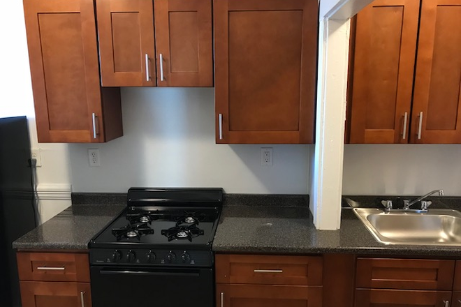 Hub Realty - Handy 2 bedroom with large kitchen and balcony, in Brighton Apartments