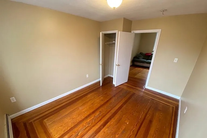 Bedroom - Looking for Spring 2027 subletter! Short walk to campus, near Davis Sq and Ball Sq! Apartments