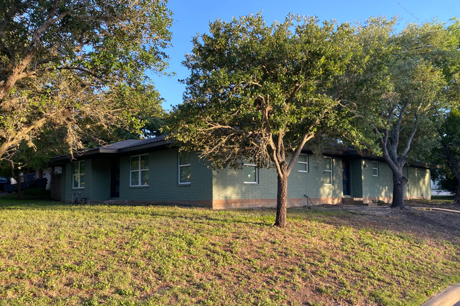 Street view - 2 rooms for rent! Cute 4 bed/3bath home in Northgate! 7 min bike to campus. All utilities included