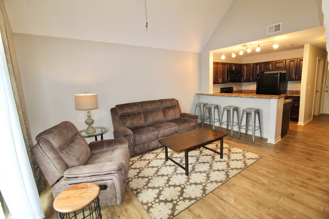 Living area - Hunters Ridge - Popular 3 bedroom /3 bath Loft Condo pre-leasing NOW