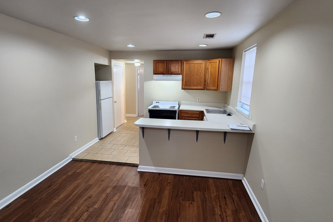 Open floor plan - Perfect 2/2 home for College Roommates