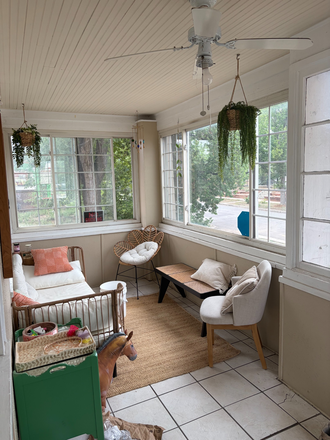sunroom - well kept bungalow close to campus right off of Evans House