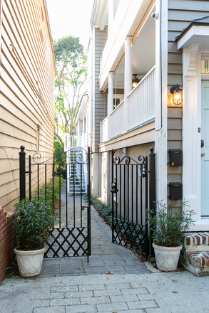 Keyed Gated Entrance - 2 Bed 2 Bath Less than 2 miles to MUSC Apartments