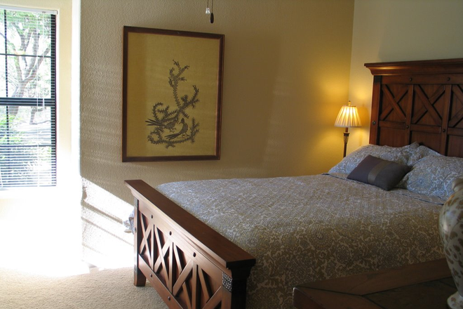 main bedroom - CAT LOVERS ONLY Condo