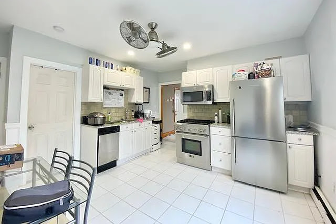 Call NOW for showings! 617-236-8600 - MARCELLA ST - LARGE FORT HILL 2BR + OFFICE OR 3BR W/ LNDRY IN BLDNG, EIK, DW, PORCH AVAIL *9/1/2025* Apartments