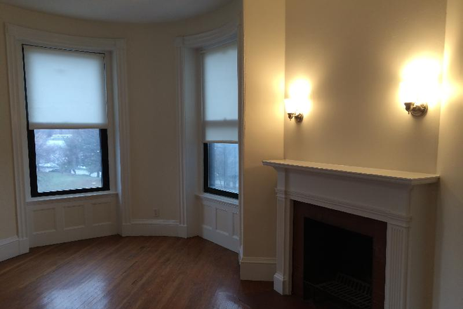 livingroom - BACK BAY 2 BED AT THE CORNER OF MASS AND BEACON ST SEPTEMBER 1ST MOVE Apartments