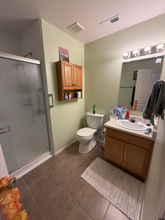 Master bathroom - Townhouse room 10 min from CMU