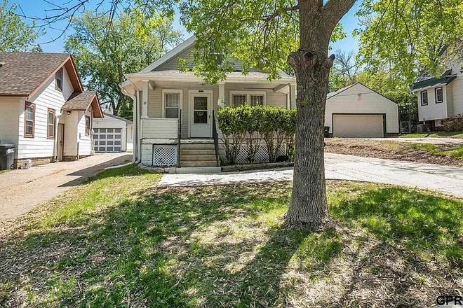 External House - Basement Unit in Peaceful Neighborhood