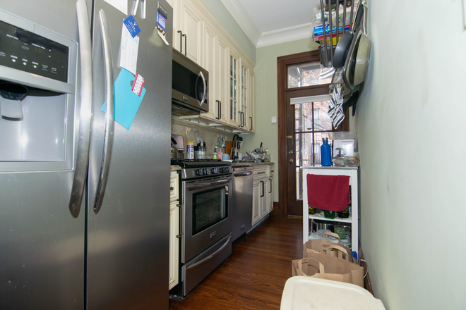 . - **NO BROKERS FEE!! Renovated 4 Bed / 2 Bath w/ LAUNDRY IN UNIT! Apartments