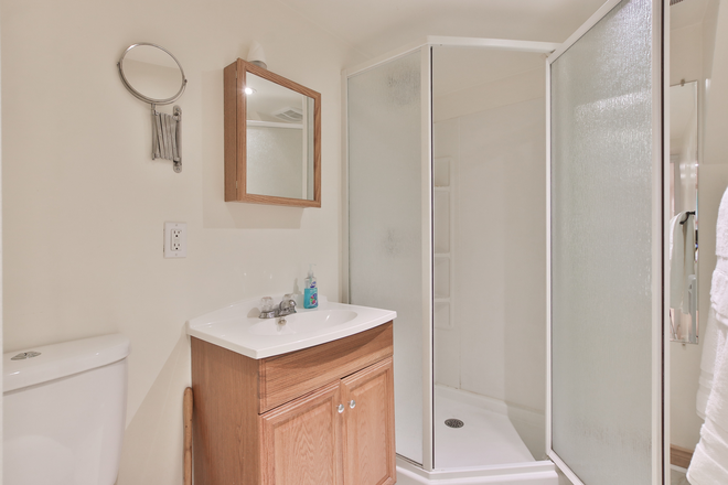 Bathroom with shower stall - One bedroom furnished apartment in a century-old home in quiet neighbourhood
