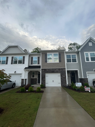 Front of house - 1 Rooms for Rent within 3 Bedroom 2.5 Baths Townhouse