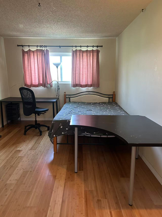room 2 - Room for rent near UCR, a 11-minute walk away House