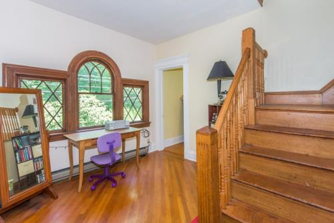 Lots of lights - Summer - 1 bedrooms available in a 4 beds 2 baths Apartment. Walking distance w/utilities included