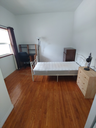 bed room - Room for students only. House