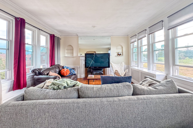 ... - 4 BED, SCREEN PORCH AND INCLUDED PARKING Duplex