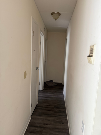 Hallway - Apartment 7 at 3305 Jefferson Ave, Close to UC Campus, Burnet Woods, and Clifton