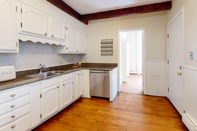 kitchen - SPACIOUS 4 Bed / 2 Bath on Tremont St available 9/1/26!!