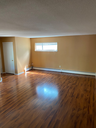 Living room - First Month FREE / Walking distance from UCONN (Farmington) LOOKING for Roommates? Please Call Condo