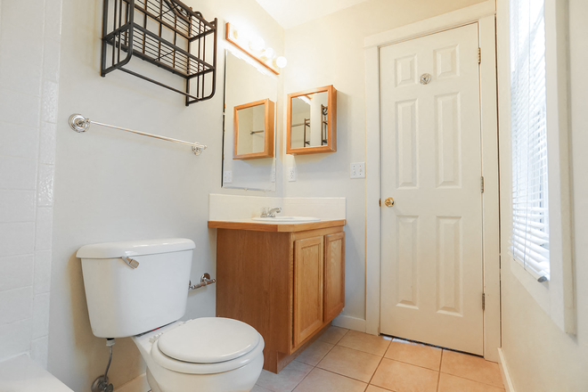 1840 18th Street Bathroom - 1840 18th St. Apartments