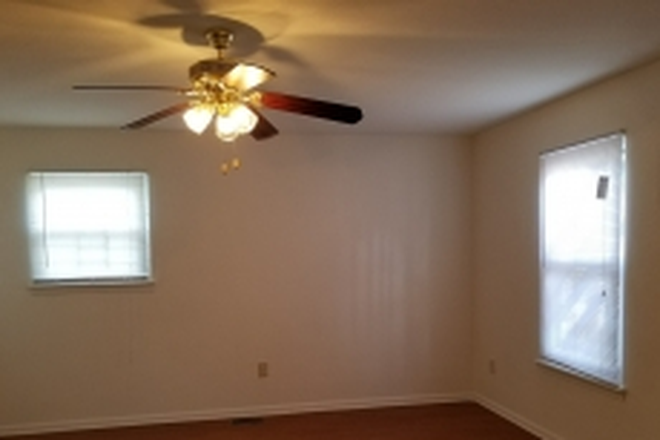 Living Room - ODUrent Offers Spacious 5-Bed Duplex! Duplex