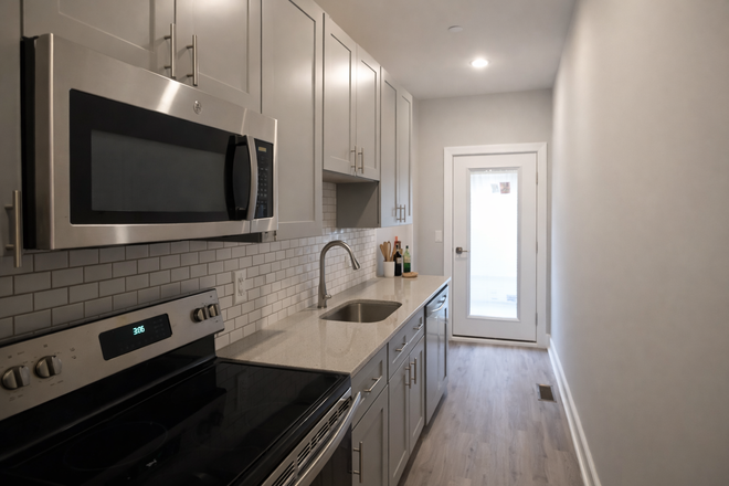 kitchen - 3-BR, 3-BA APT with shared roof & backyard walking distance to Drexel and UPenn, Avail 9/1/26