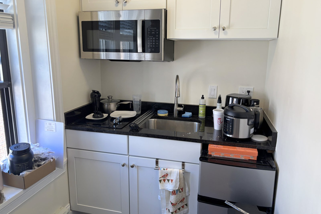 Call/text 602-317-9877 for a showing. - 9-1-26 / Renovated Studio / Granite + Stainless Kitchen / Walk-In Shower / New HWF / Look at Pics!!