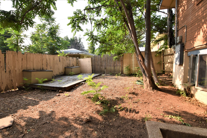 Back Yard - Room in house on the Hill