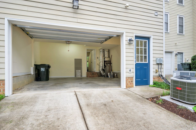Rear of townhouse - Townhouse in New Town