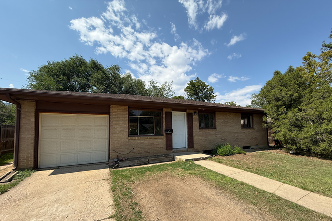 1 - Available NOW: 305 S 40th St